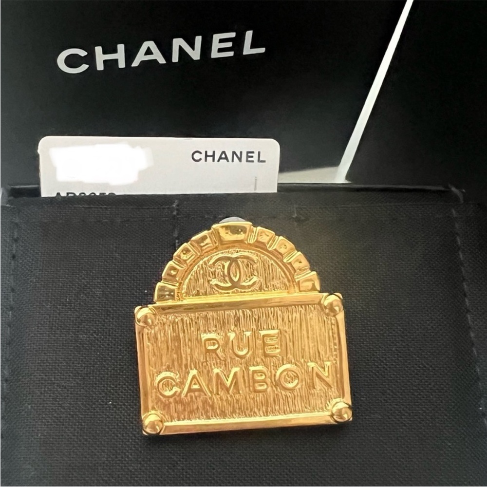 🔥CHANEL RUE CAMBON Brooch